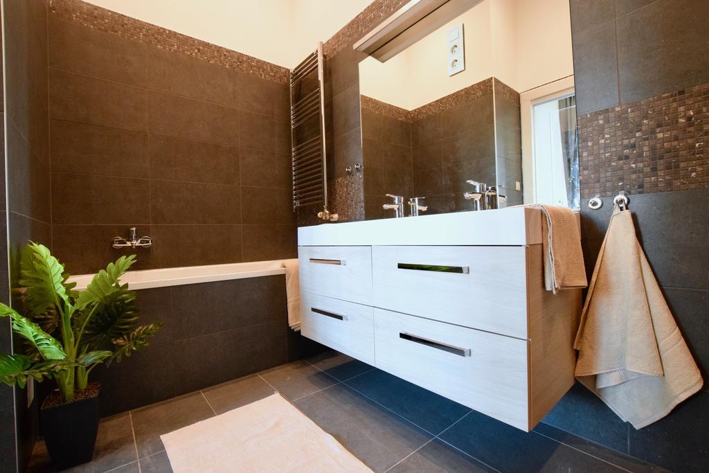 Luxury Apartment By Hi5 - Kiraly Street Suite Budapest Extérieur photo
