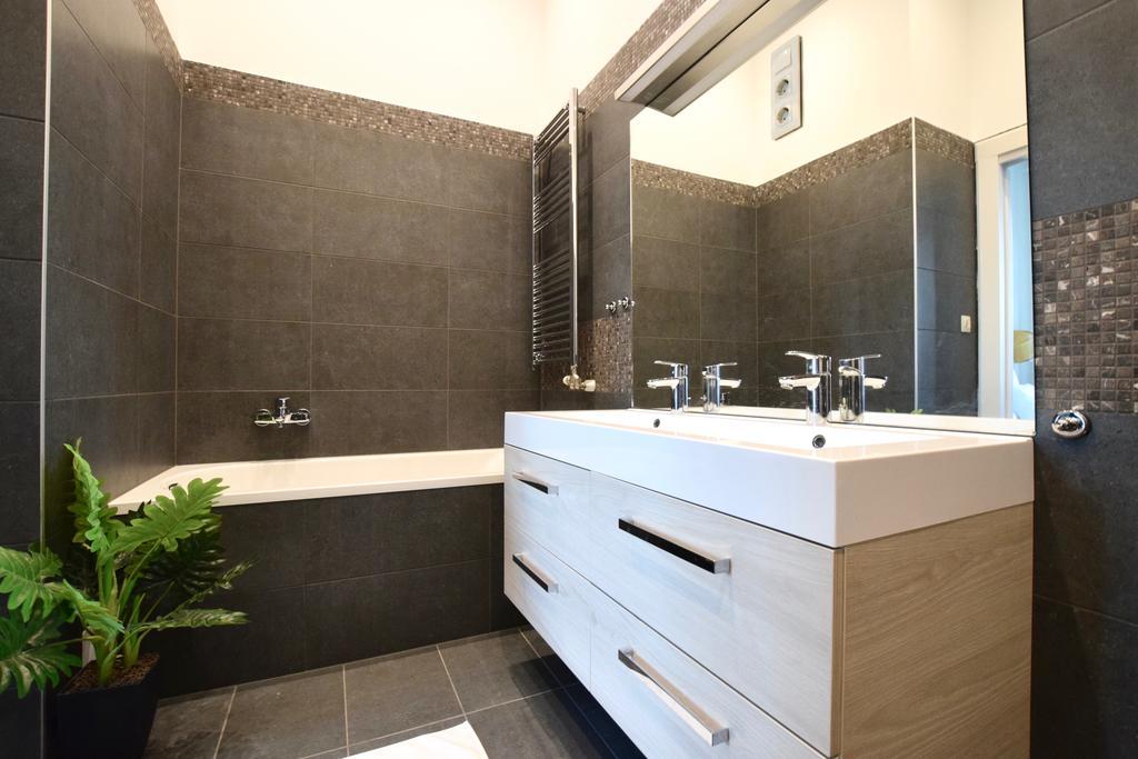 Luxury Apartment By Hi5 - Kiraly Street Suite Budapest Extérieur photo